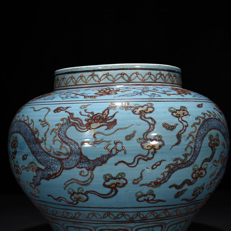 Yuan Dynasty kiln azure glazed bitumen jar with gold dragon pattern