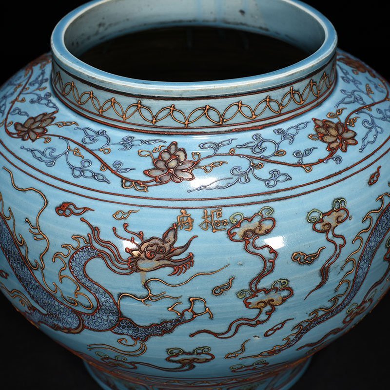 Yuan Dynasty kiln azure glazed bitumen jar with gold dragon pattern