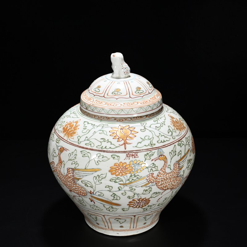 Yuan Dynasty kiln leach powder filled gold peacock peony pattern lid jar