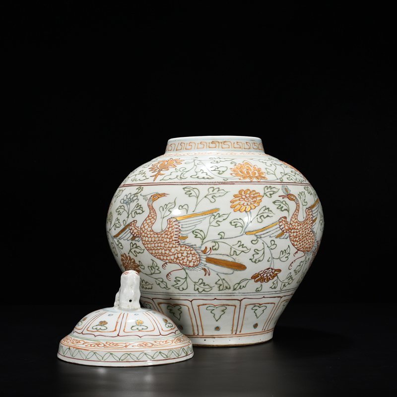 Yuan Dynasty kiln leach powder filled gold peacock peony pattern lid jar