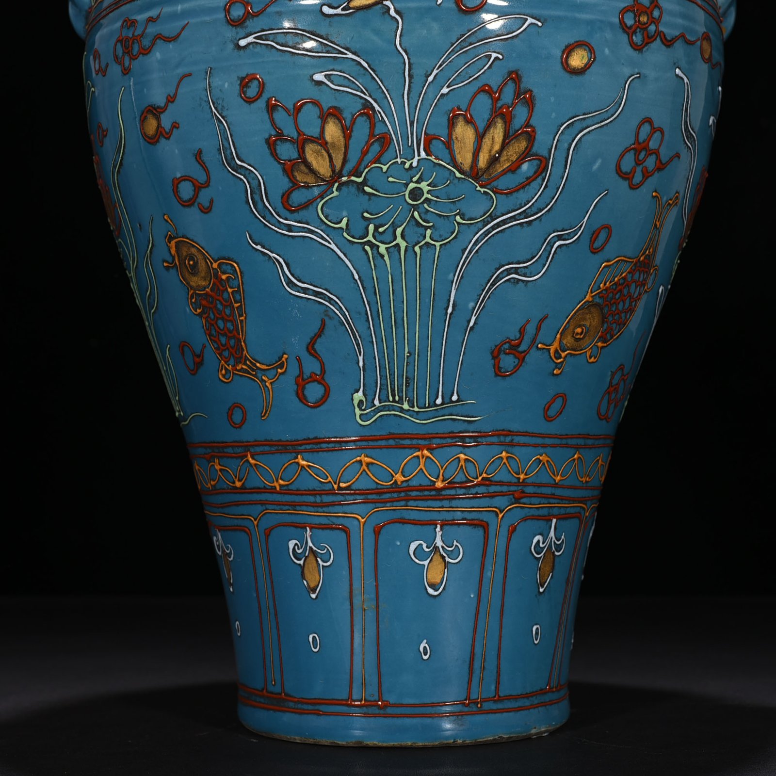 Yuan Dynasty kiln blue glaze lime powder painted goldfish and algae pattern animal ear vase