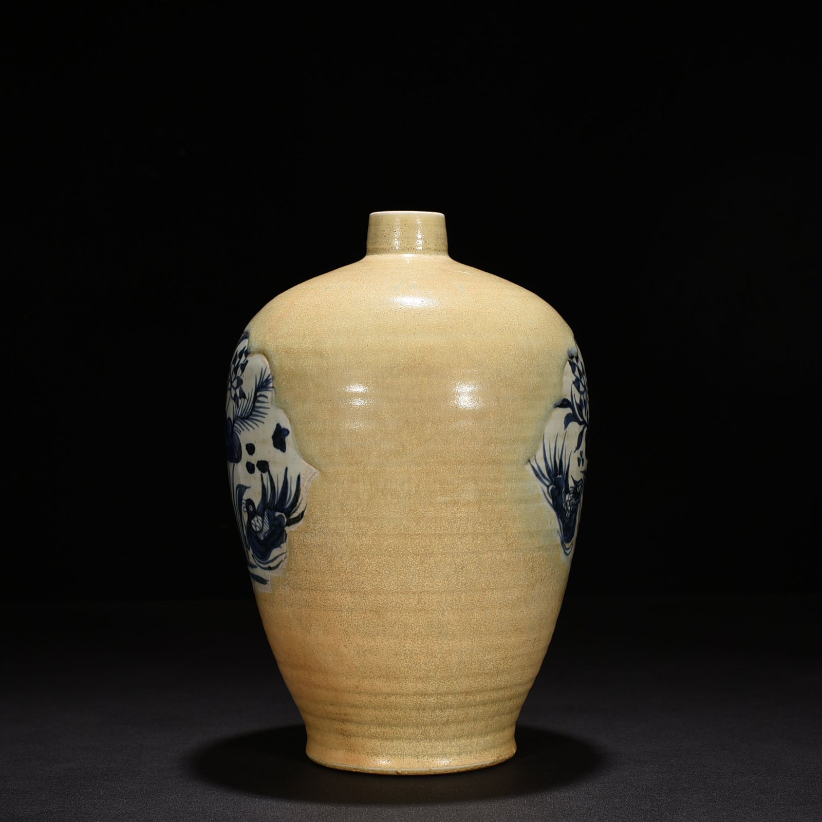 Yuan Dynasty kiln blue and white with mandarin duck pattern lotus pond plum vase