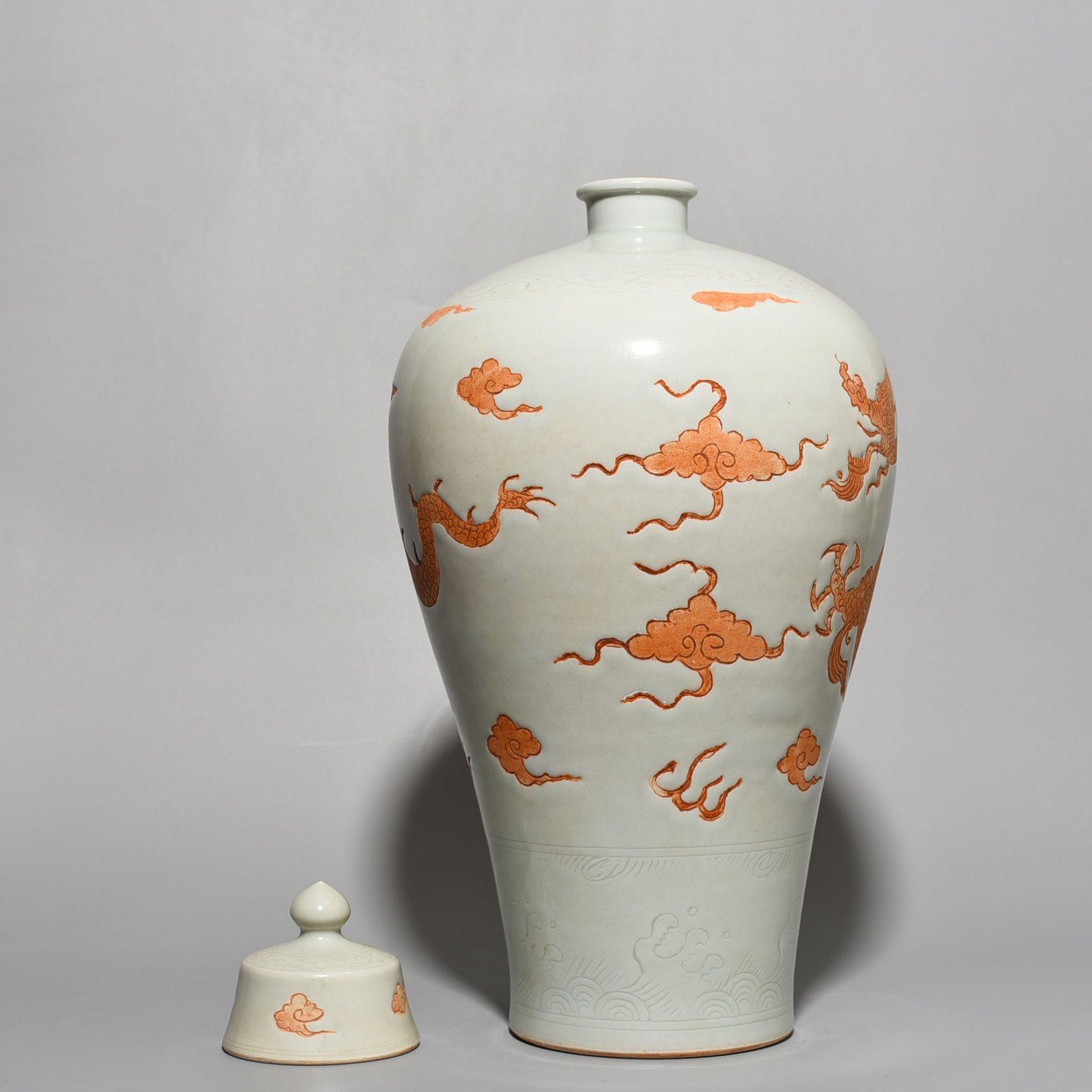 Yuan Dynasty Sweet white glaze with dragon pattern plum vase