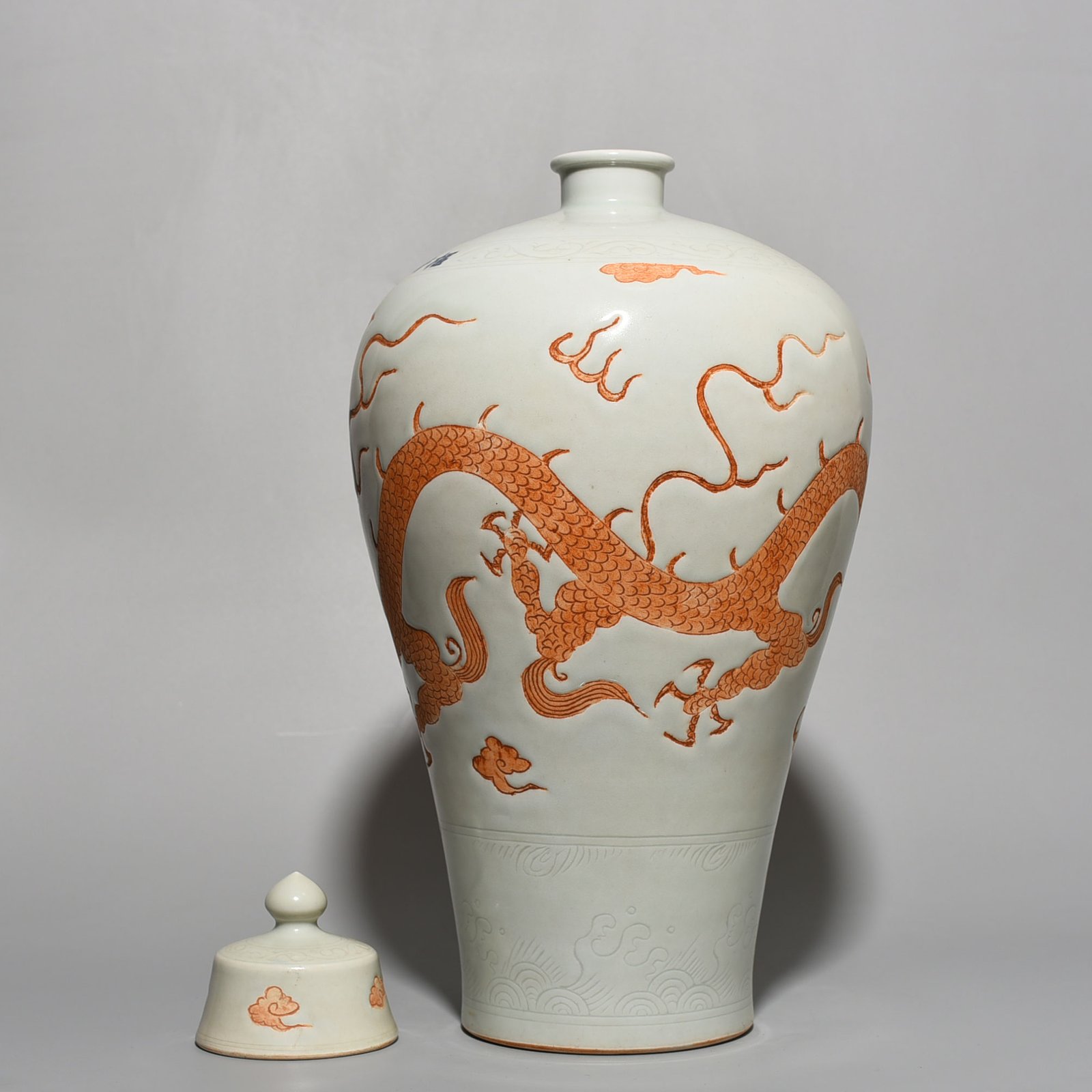 Yuan Dynasty Sweet white glaze with dragon pattern plum vase