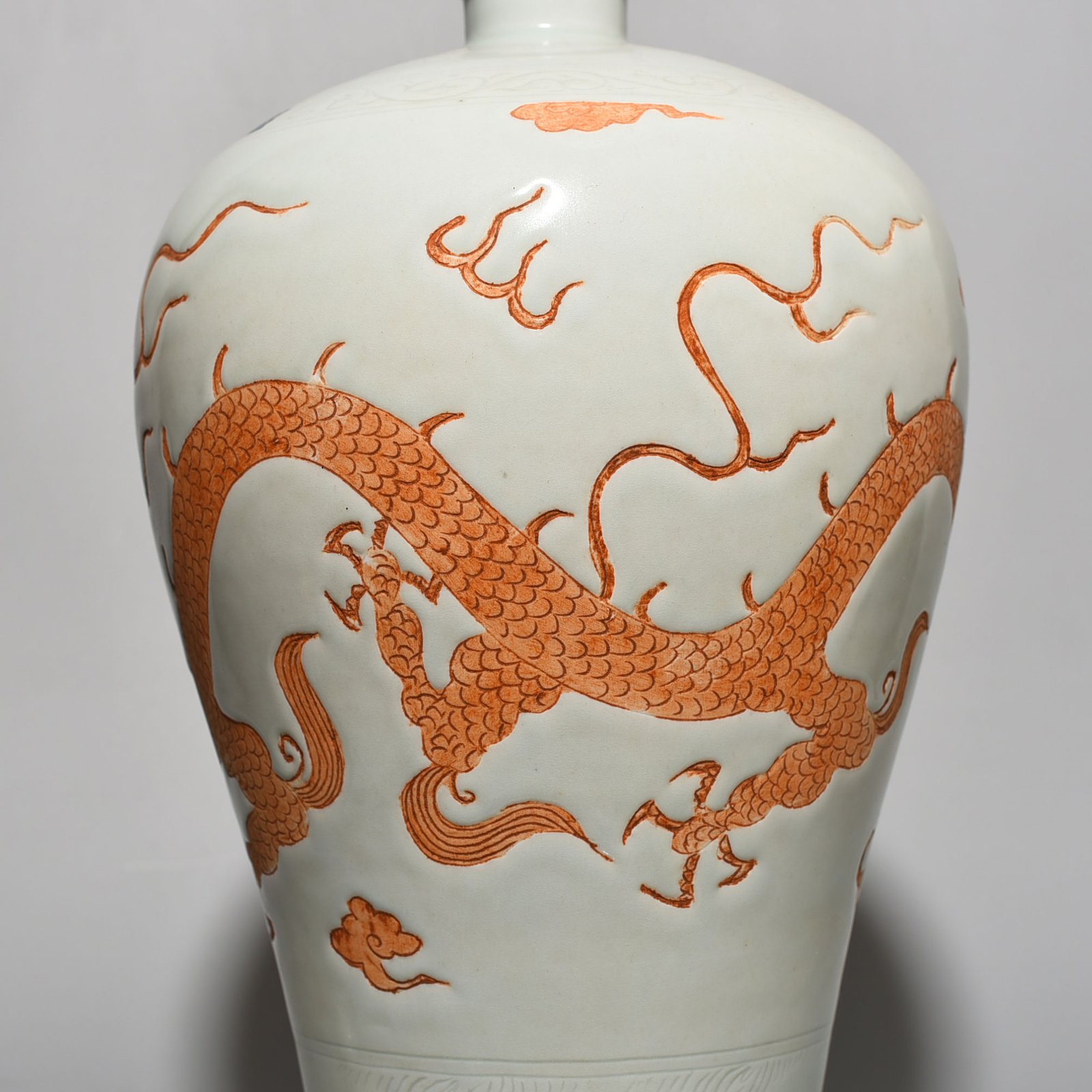 Yuan Dynasty Sweet white glaze with dragon pattern plum vase