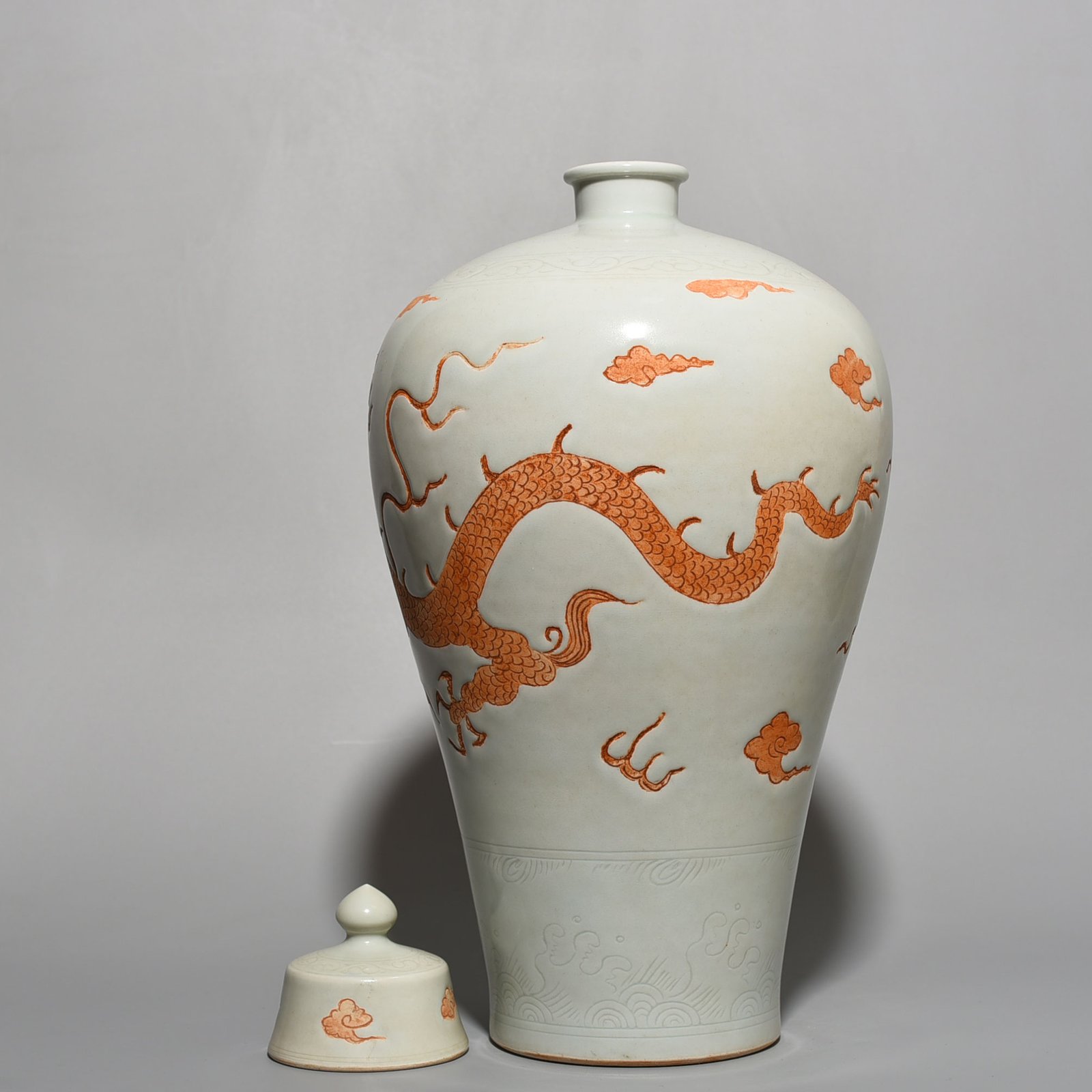 Yuan Dynasty Sweet white glaze with dragon pattern plum vase