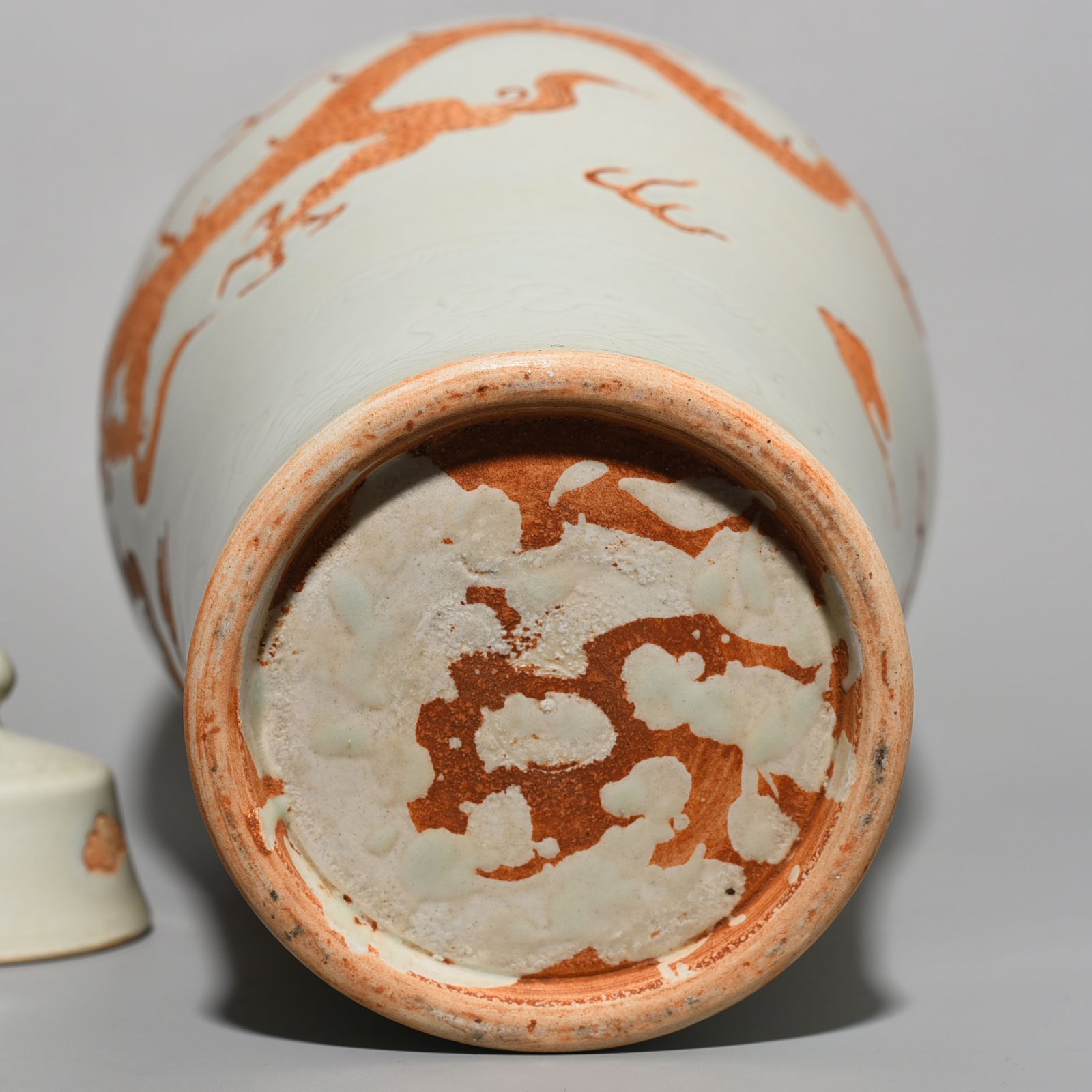 Yuan Dynasty Sweet white glaze with dragon pattern plum vase