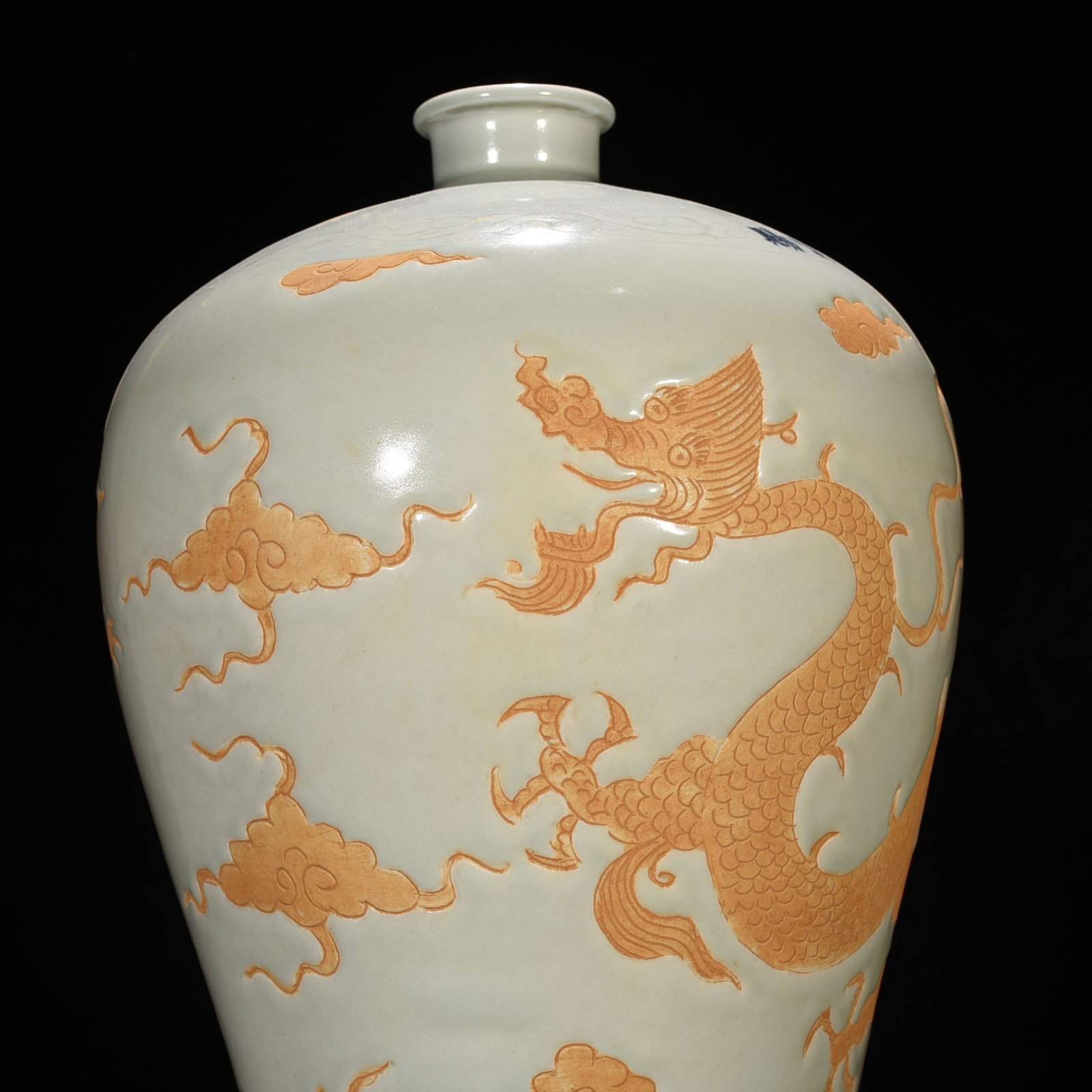 Yuan Dynasty dragon carved pattern Plum vase
