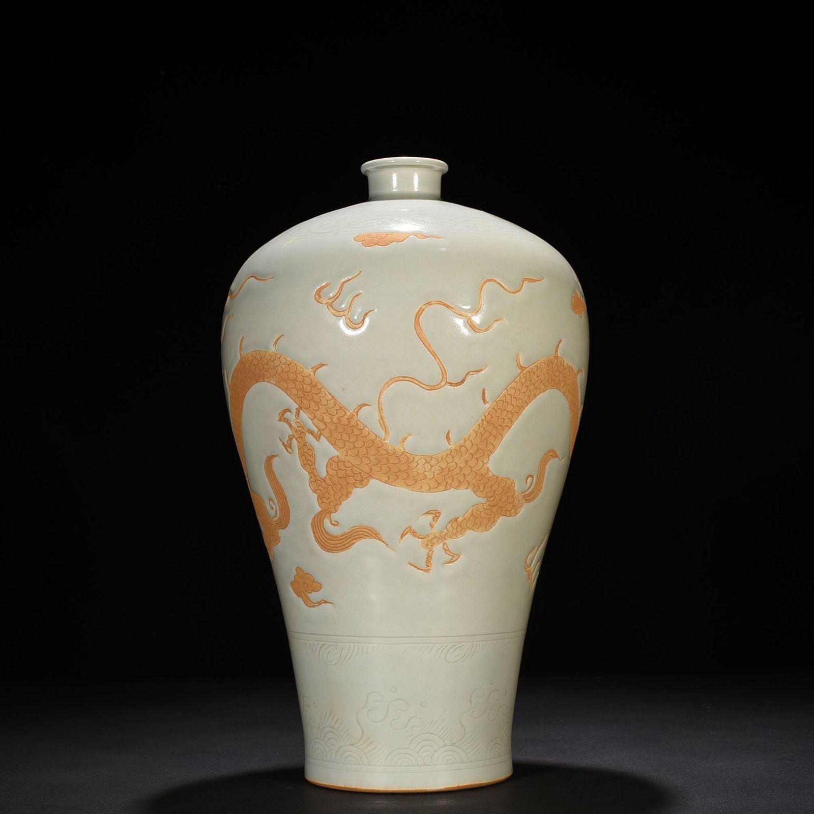 Yuan Dynasty dragon carved pattern Plum vase