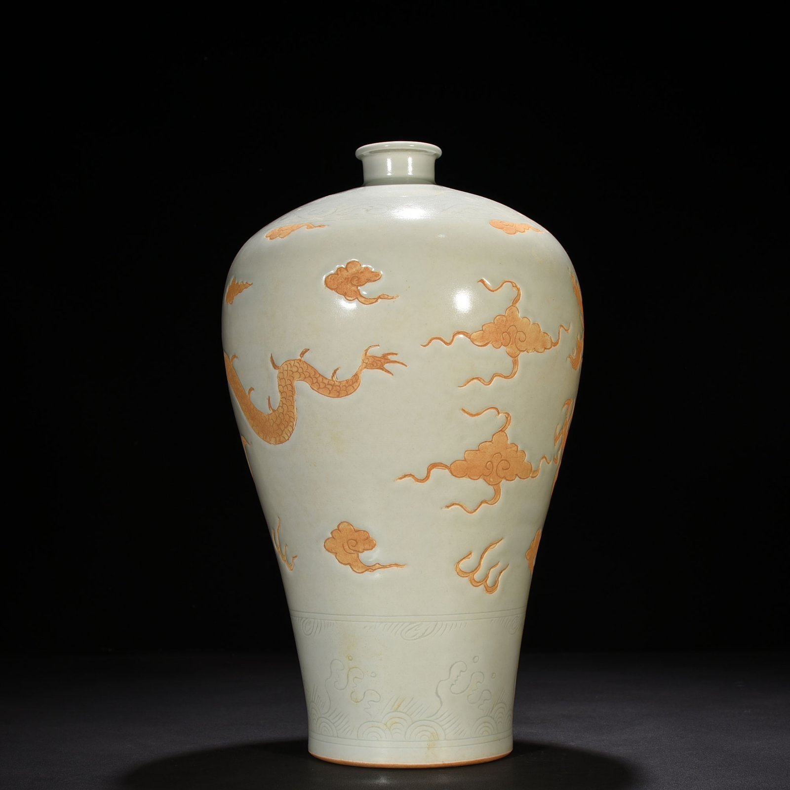 Yuan Dynasty dragon carved pattern Plum vase
