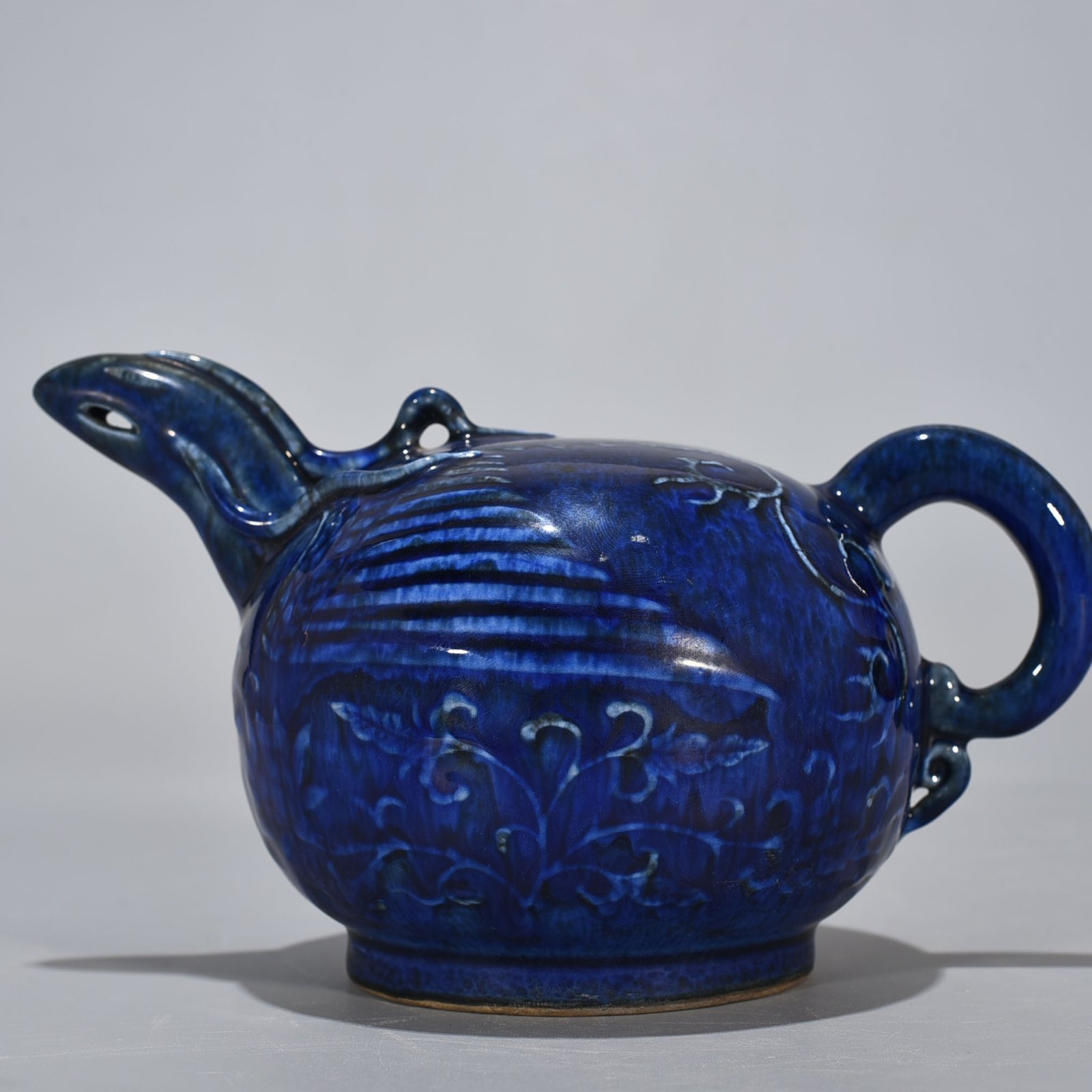 Yuan Dynasty blue glaze phoenix head backflow pot