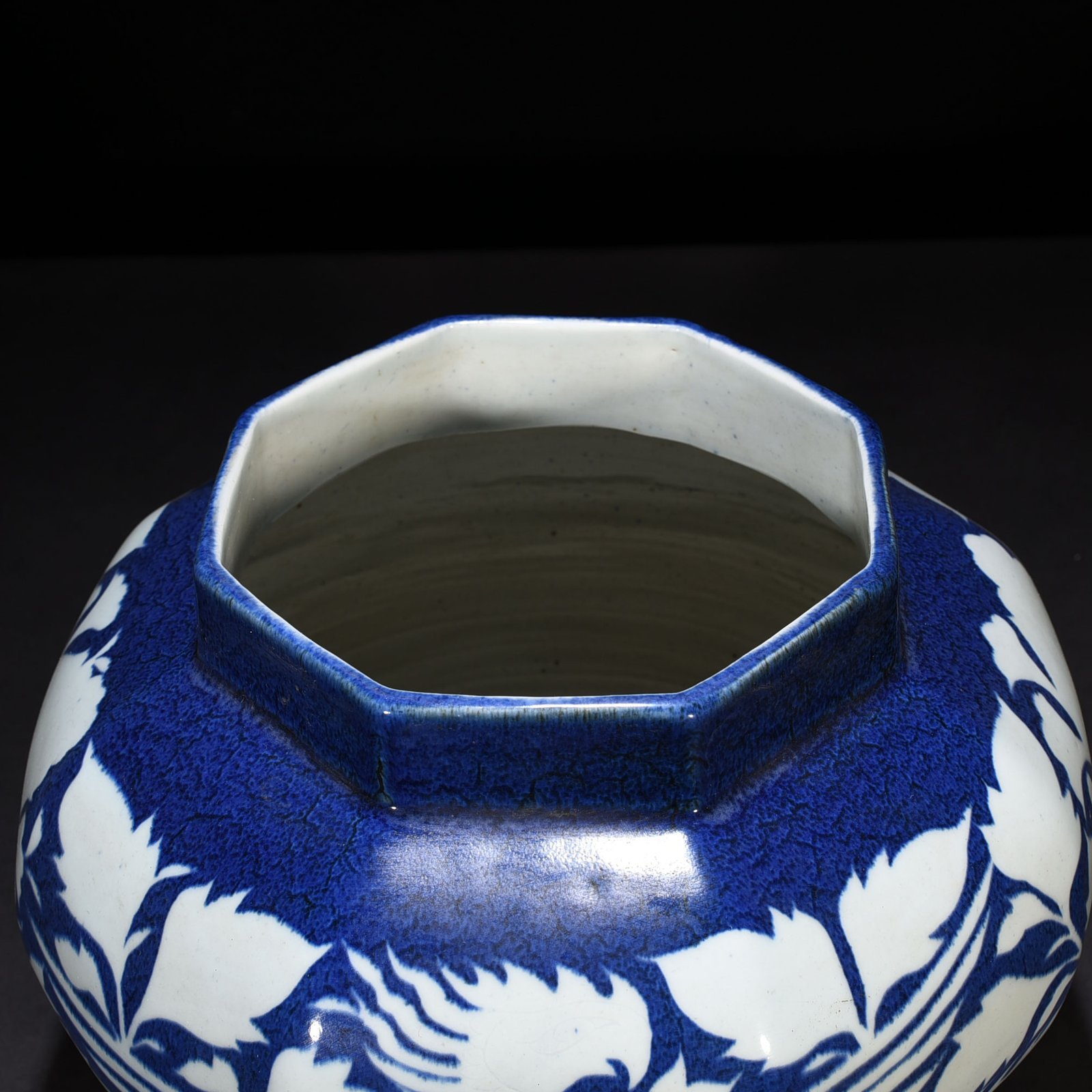 Yuan Dynast blue glaze carved with branches and phoenix pattern octagonal jar