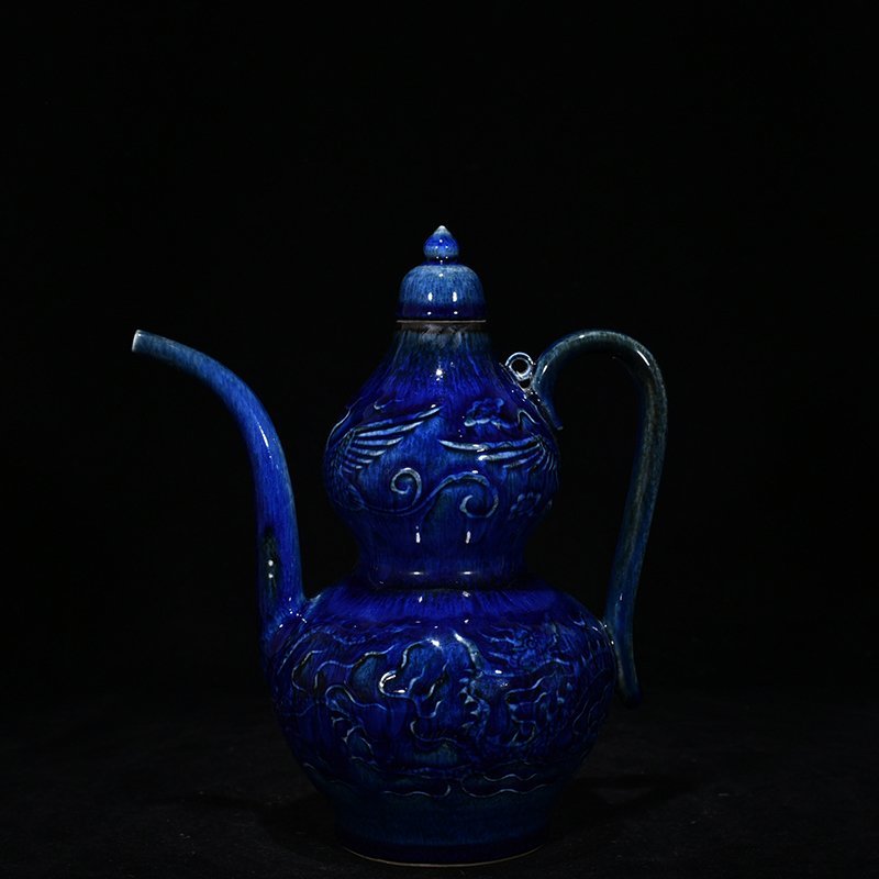 Yuan Dynasty blue glaze carved with dragon and phoenix patterns gourd holding pot