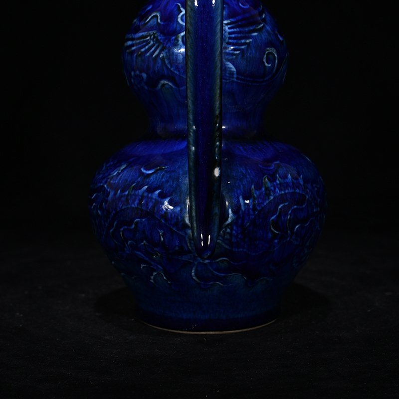 Yuan Dynasty blue glaze carved with dragon and phoenix patterns gourd holding pot