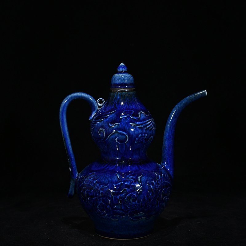 Yuan Dynasty blue glaze carved with dragon and phoenix patterns gourd holding pot