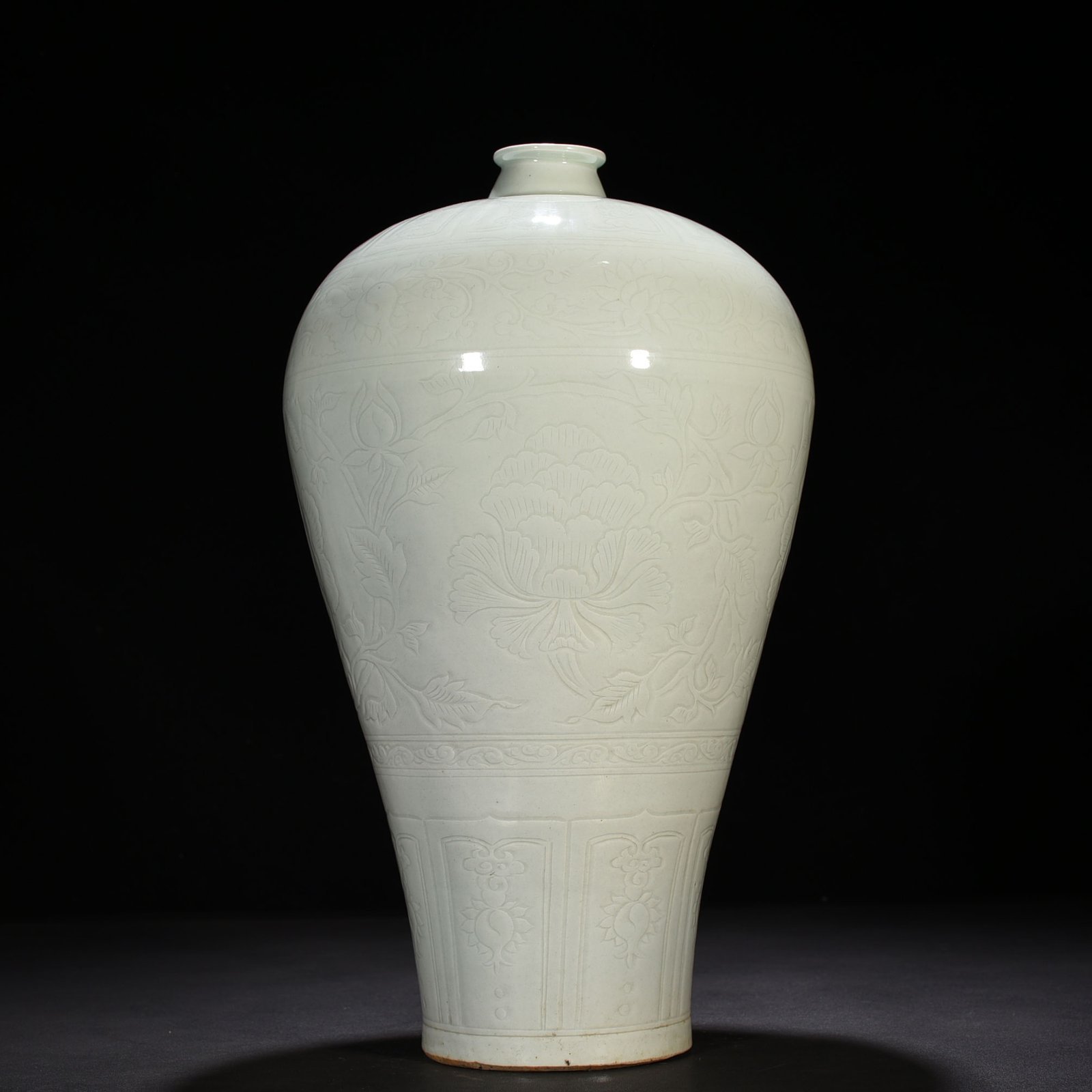 Yuan Dynasty white glaze carved with peony pattern plum vase
