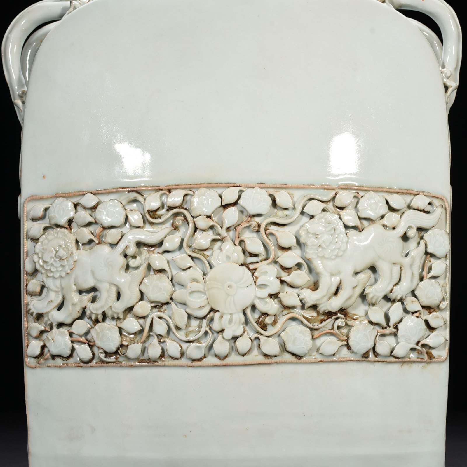 Yuan Dynasty white glazed plastic lion rolling hydrangea four series flat bottle