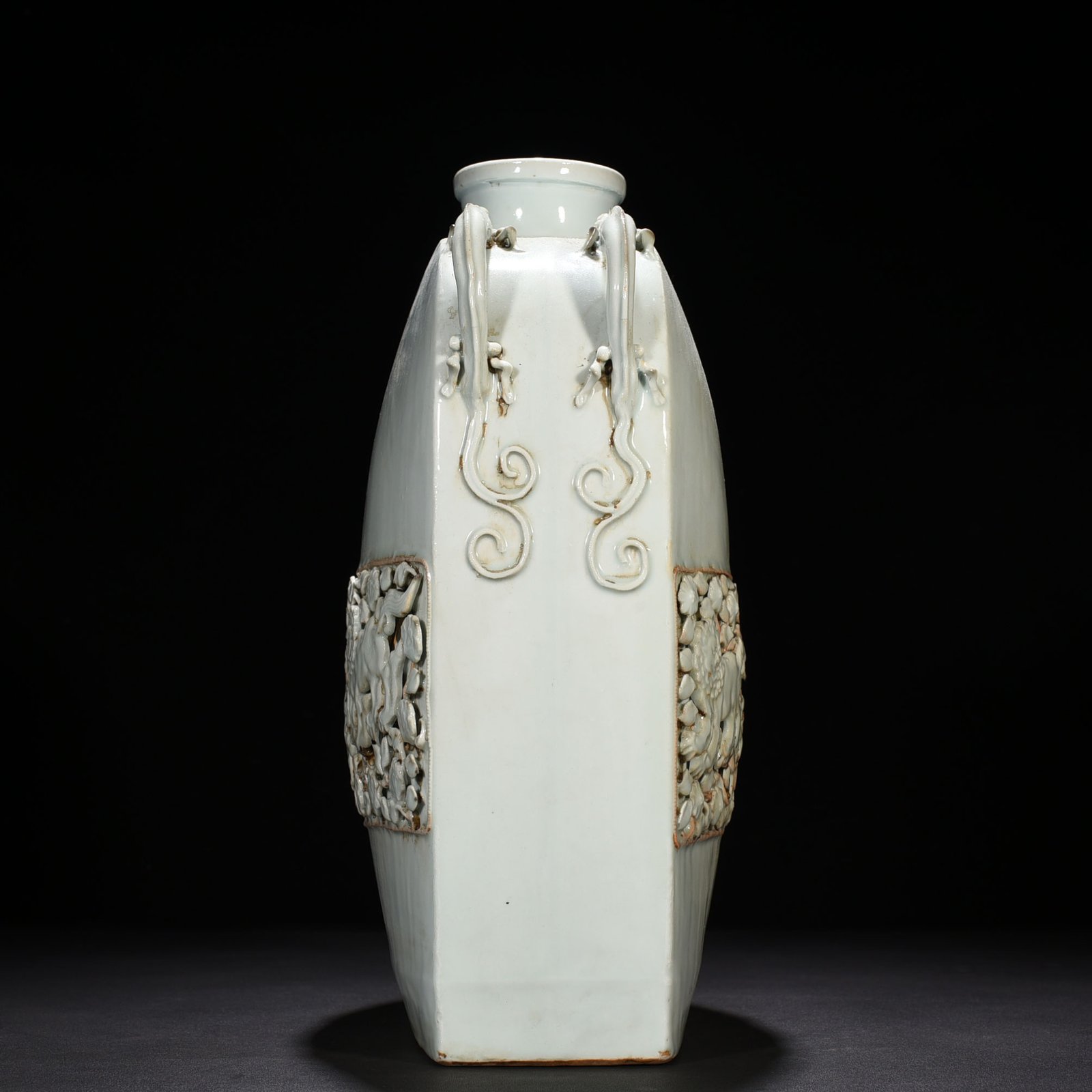 Yuan Dynasty white glazed plastic lion rolling hydrangea four series flat bottle