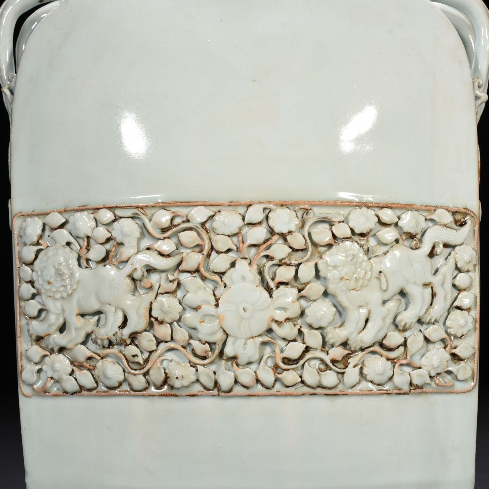 Yuan Dynasty white glazed plastic lion rolling hydrangea four series flat bottle