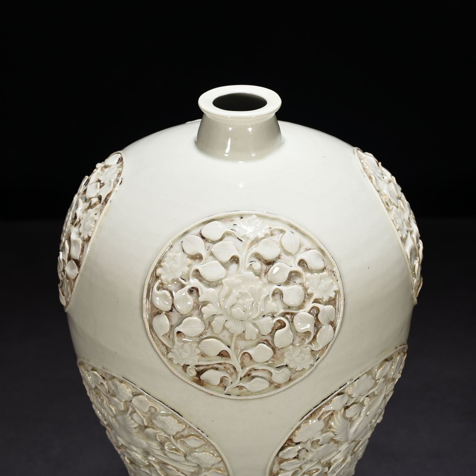 Yuan Dynasty white glazed with flower and bird patterns plum vase