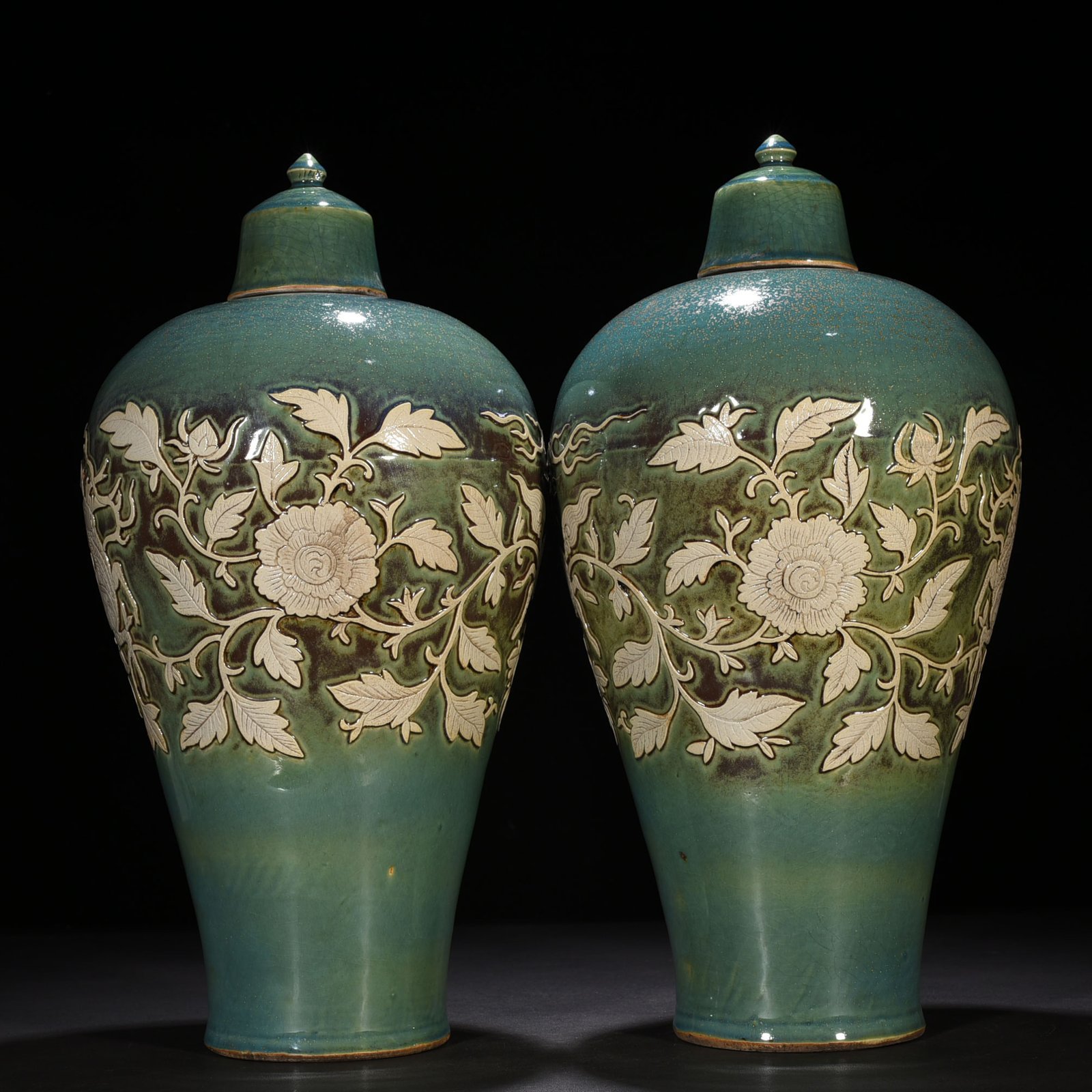 Yuan Dynasty kiln glaze carved plum vase with wrapped branches and unicorn pattern