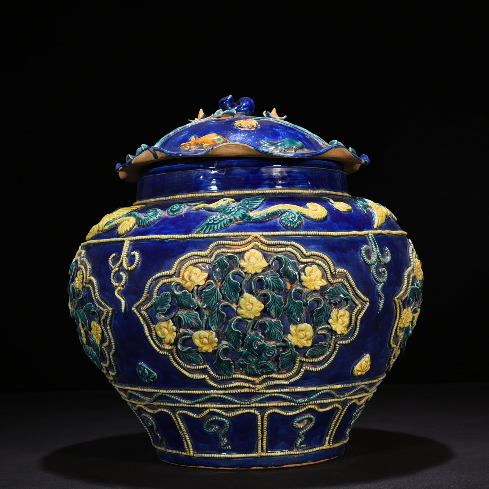 Yuan Dynasty Element three-color plastic-coated four-season flower pattern lotus leaf lid jar