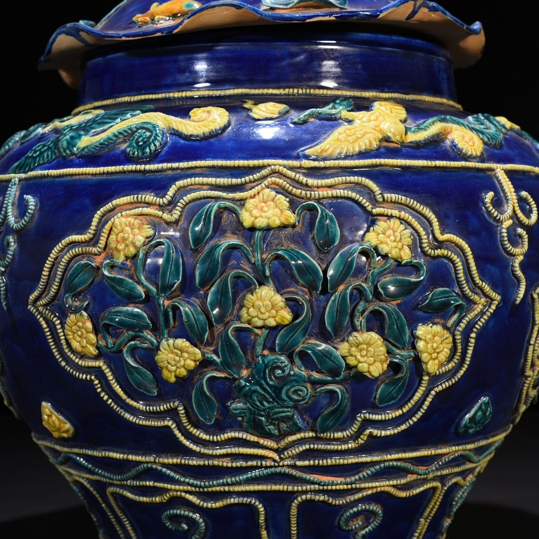 Yuan Dynasty Element three-color plastic-coated four-season flower pattern lotus leaf lid jar