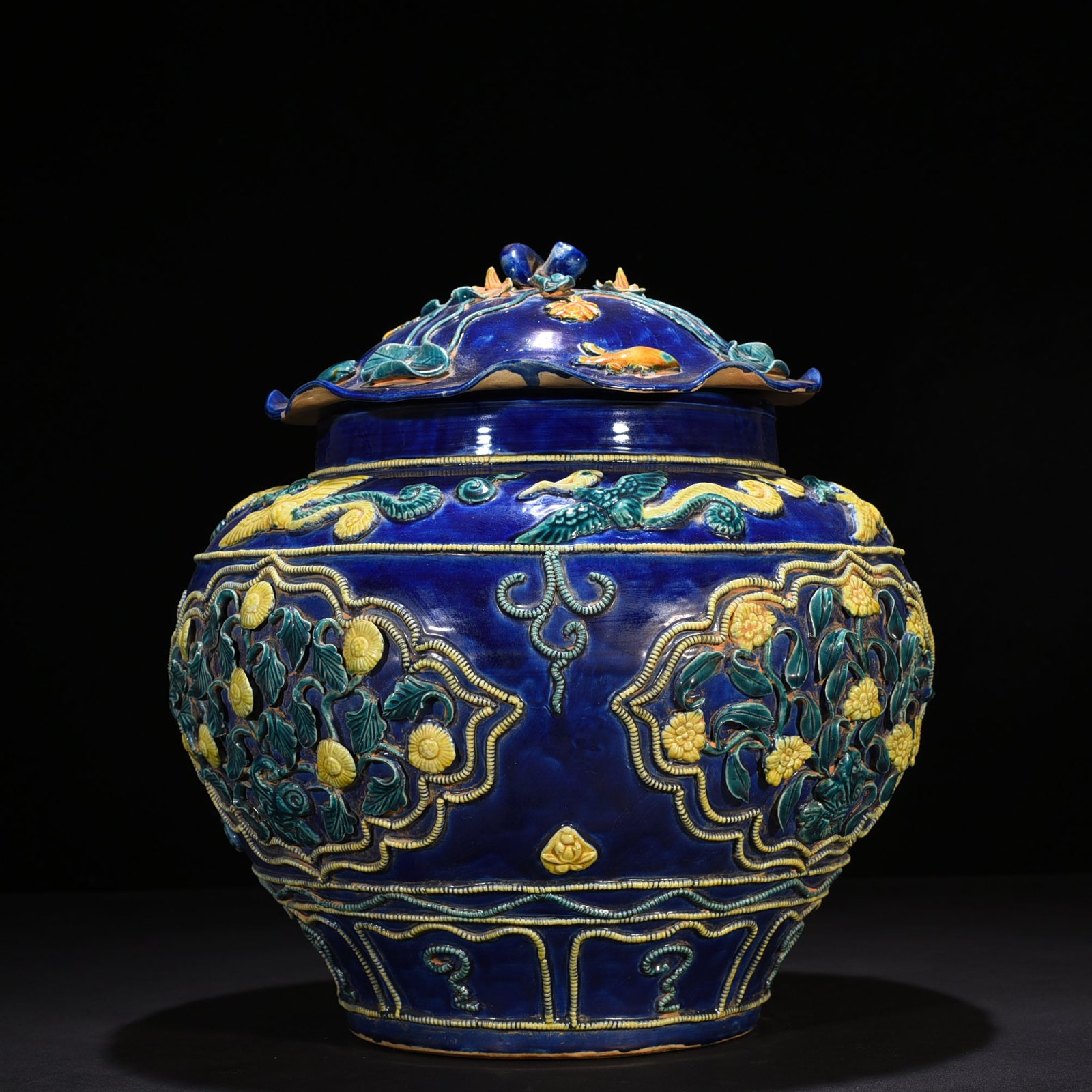Yuan Dynasty Element three-color plastic-coated four-season flower pattern lotus leaf lid jar