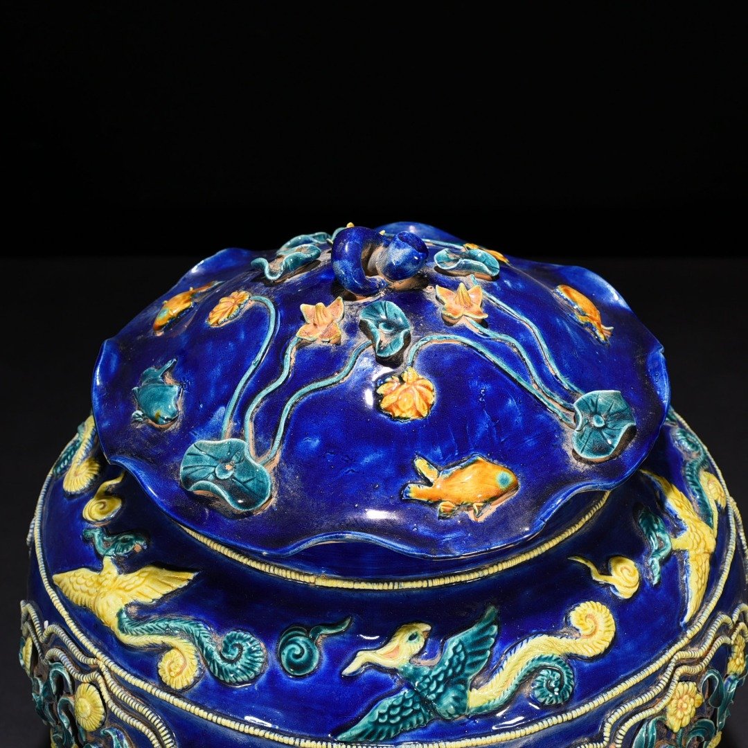 Yuan Dynasty Element three-color plastic-coated four-season flower pattern lotus leaf lid jar