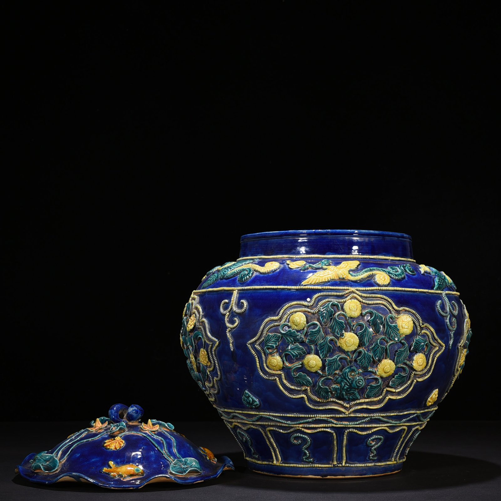 Yuan Dynasty Element three-color plastic-coated four-season flower pattern lotus leaf lid jar