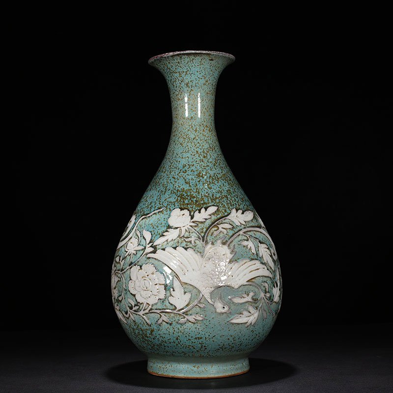 Yuan Dynasty glaze carved jade pot and spring vase with entwining branches and phoenix patterns