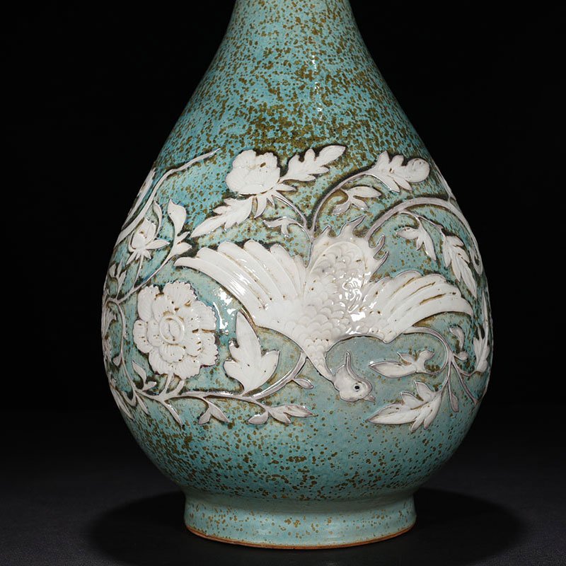 Yuan Dynasty glaze carved jade pot and spring vase with entwining branches and phoenix patterns