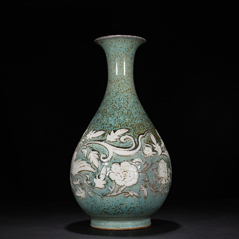 Yuan Dynasty glaze carved jade pot and spring vase with entwining branches and phoenix patterns