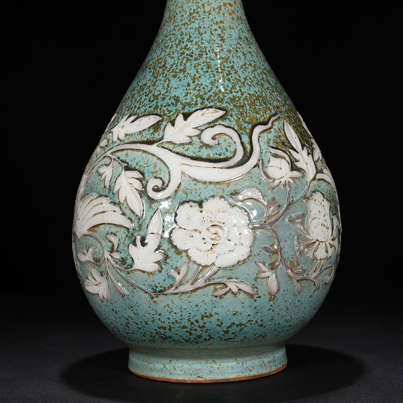 Yuan Dynasty glaze carved jade pot and spring vase with entwining branches and phoenix patterns