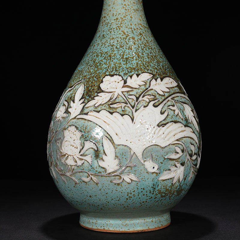 Yuan Dynasty glaze carved jade pot and spring vase with entwining branches and phoenix patterns