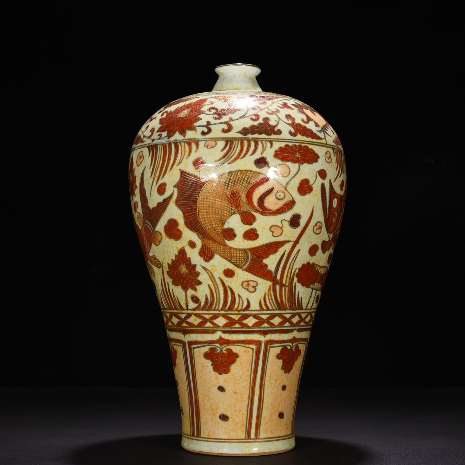 Yuan Dynasty blue and white alum red plum vase with goldfish and algae pattern
