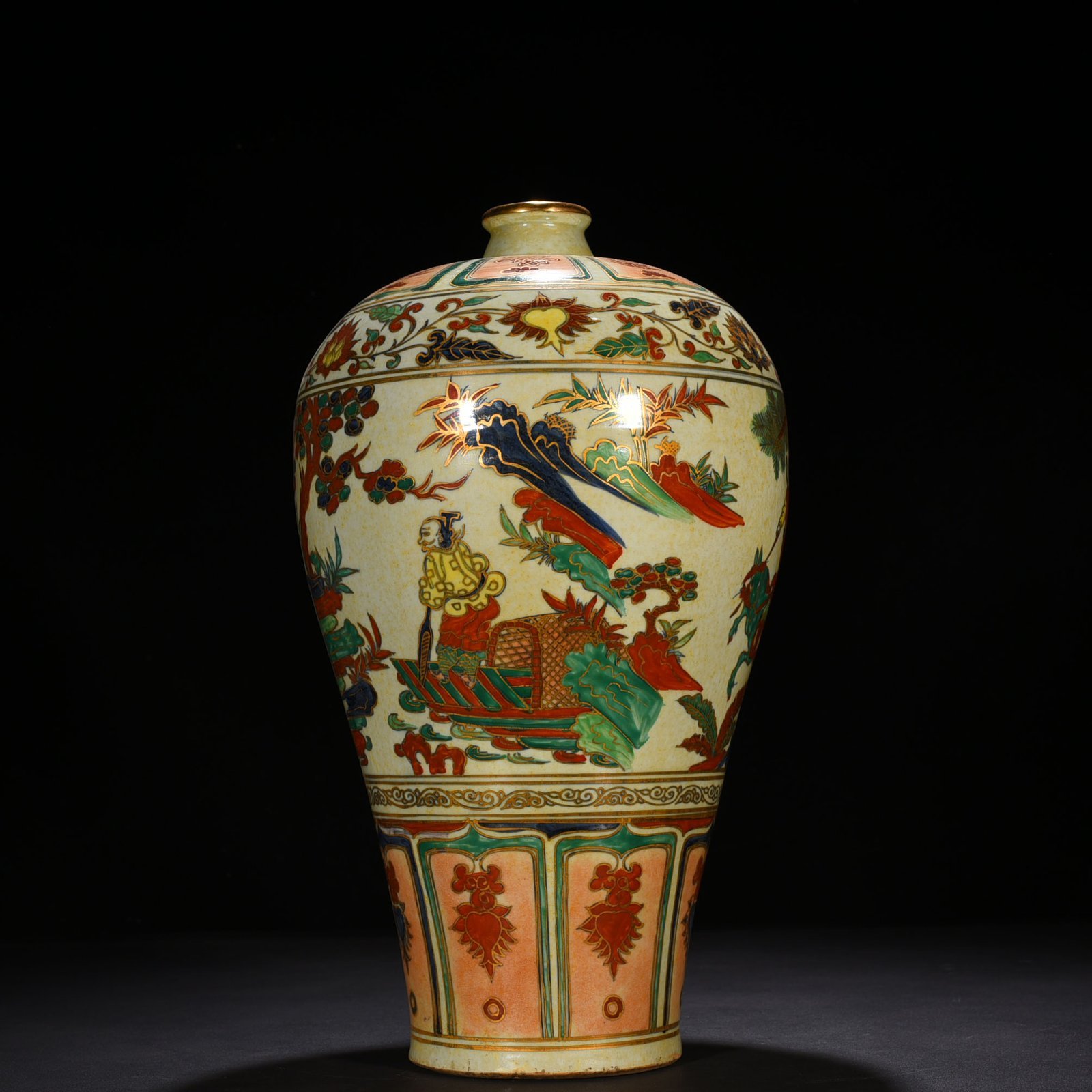 Yuan Dynasty A five-color gilded plum vase of Xiao He chasing Han Xin under the moon