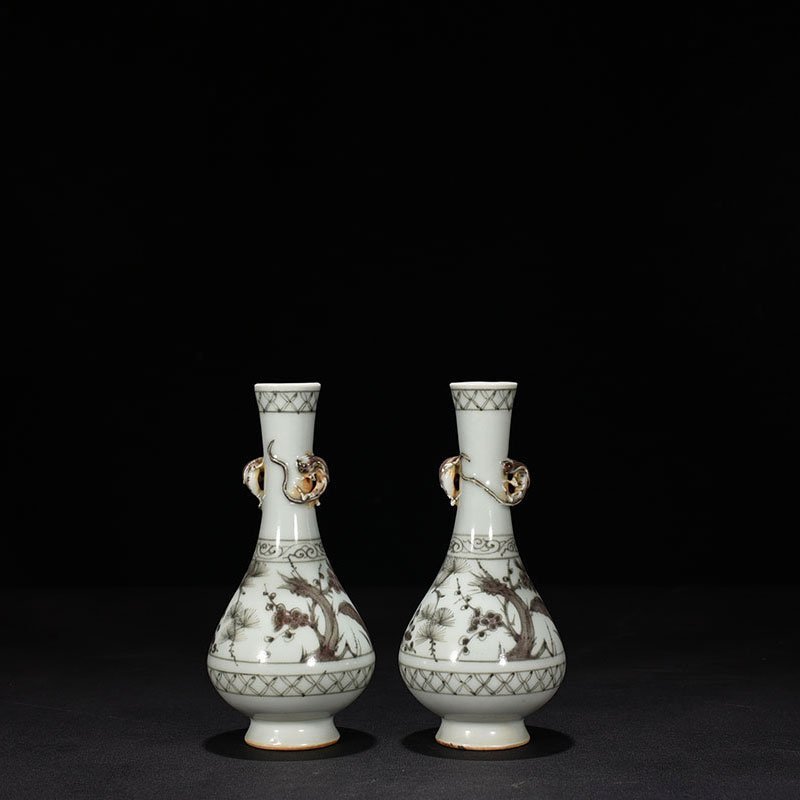 Yuan Dynasty glaze red pine bamboo and plum pattern amphora