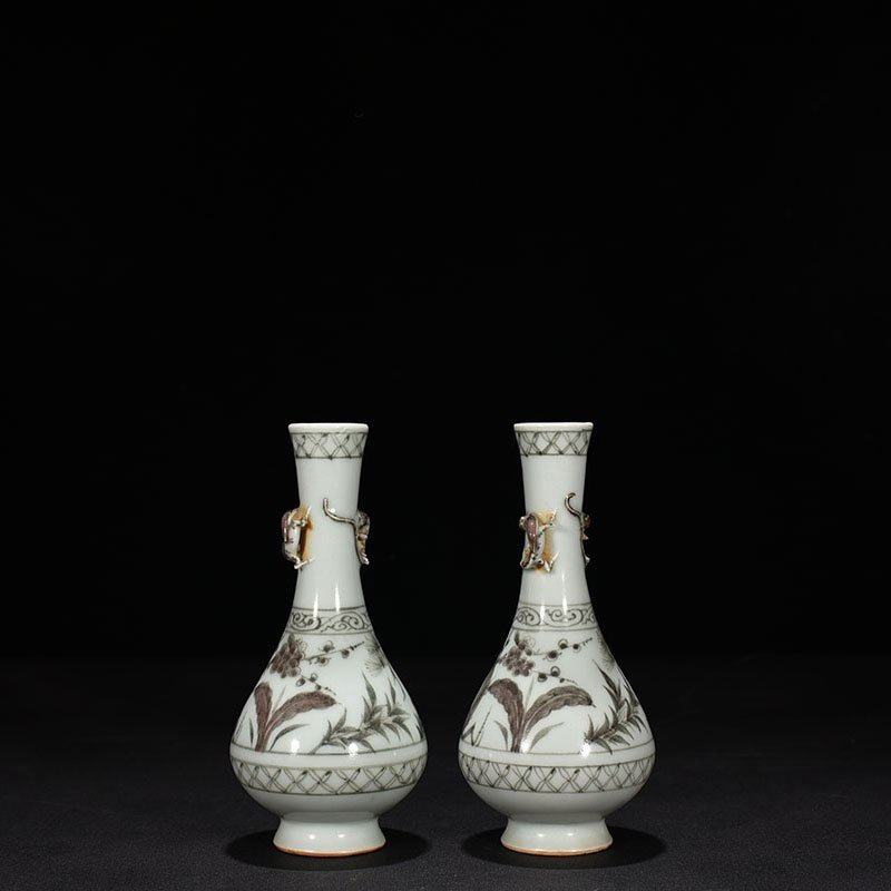 Yuan Dynasty glaze red pine bamboo and plum pattern amphora