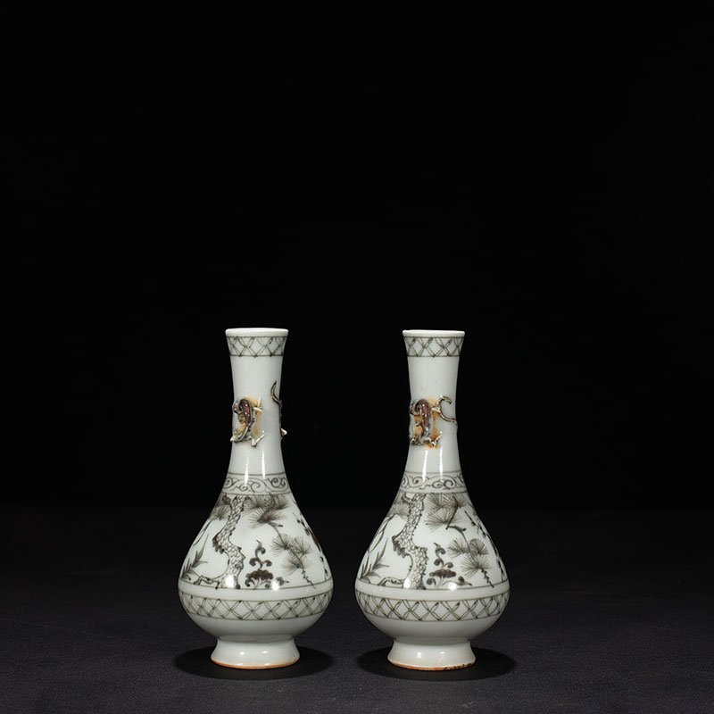 Yuan Dynasty glaze red pine bamboo and plum pattern amphora