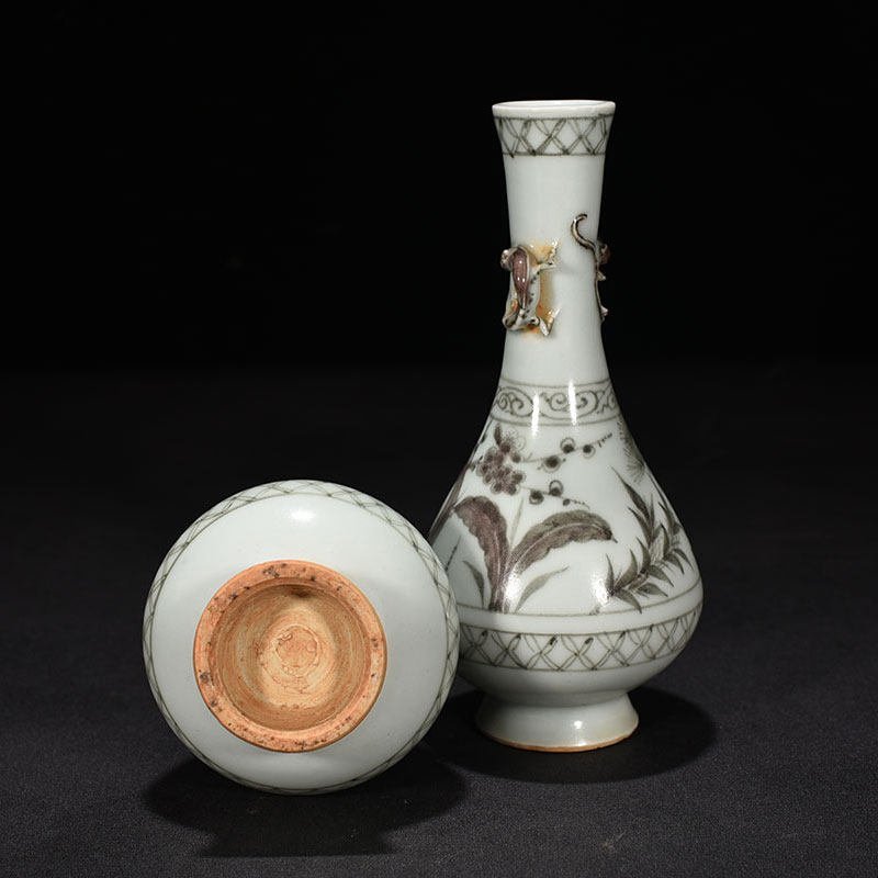 Yuan Dynasty glaze red pine bamboo and plum pattern amphora