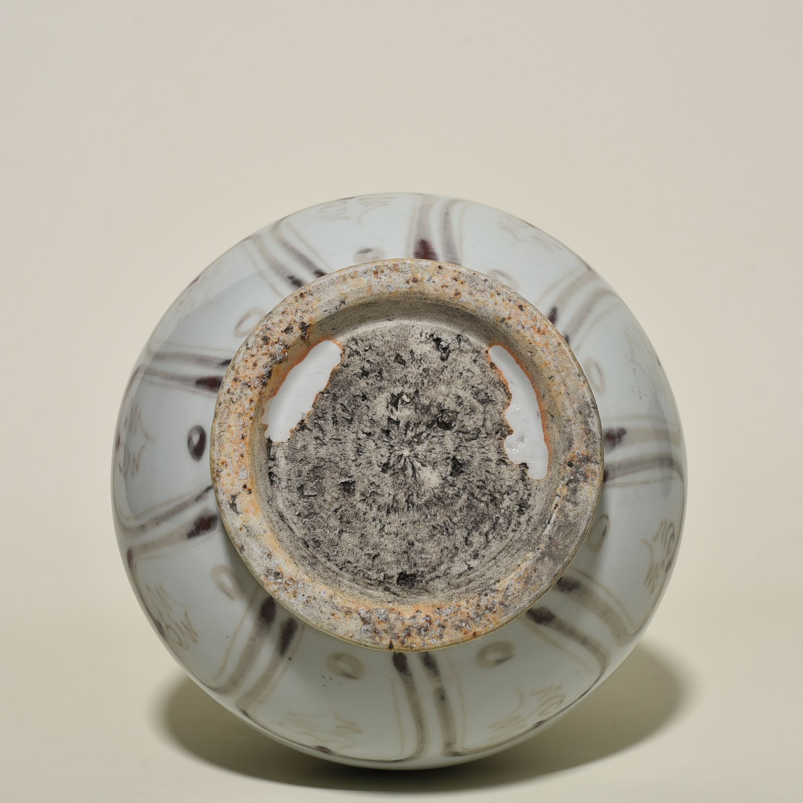 Yuan Dynasty glazed red garlic vase with branches and phoenix pattern