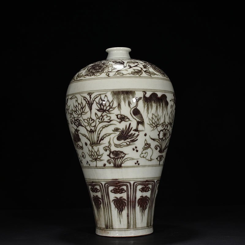 Yuan Dynasty glaze red lotus pond plum vase with mandarin duck pattern