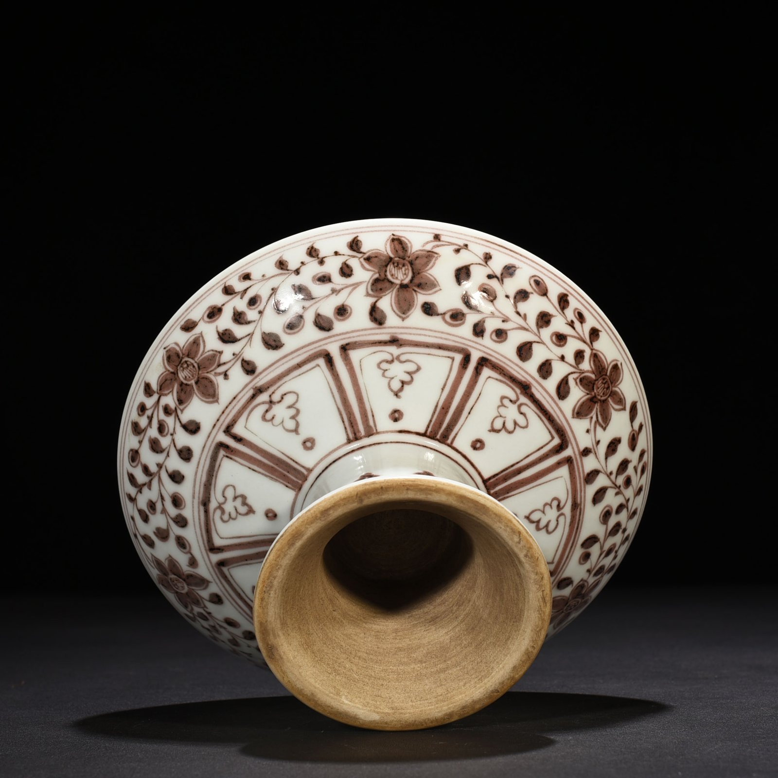 Yuan Dynasty glaze red lotus pond with mandarin duck pattern high plate