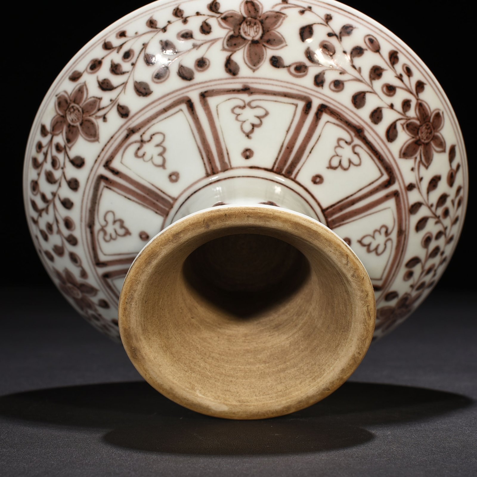 Yuan Dynasty glaze red lotus pond with mandarin duck pattern high plate
