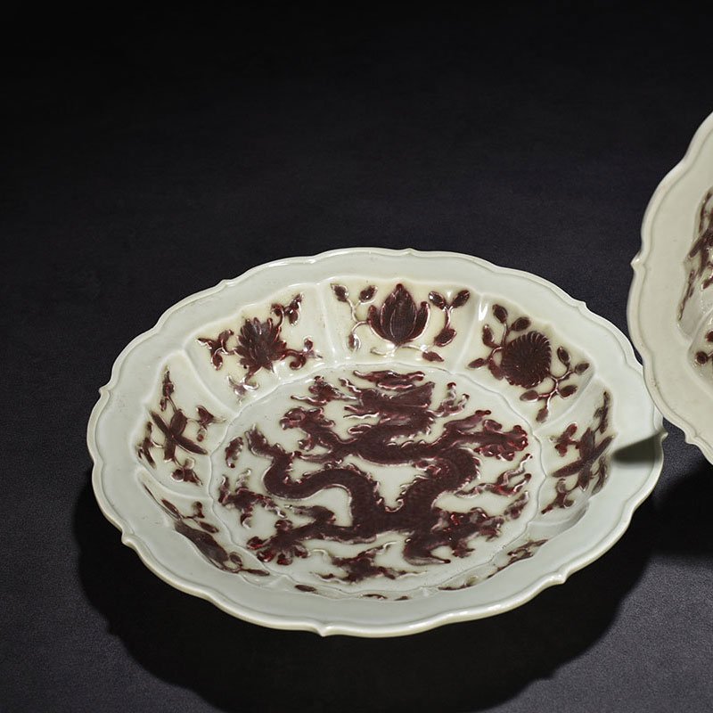 Yuan Dynasty glaze red rhombus edge plate