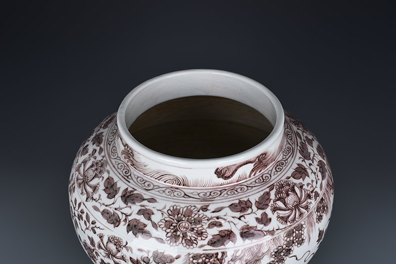 Yuan Dynasty glazed red jar with story patterns from The Romance of the West Chamber