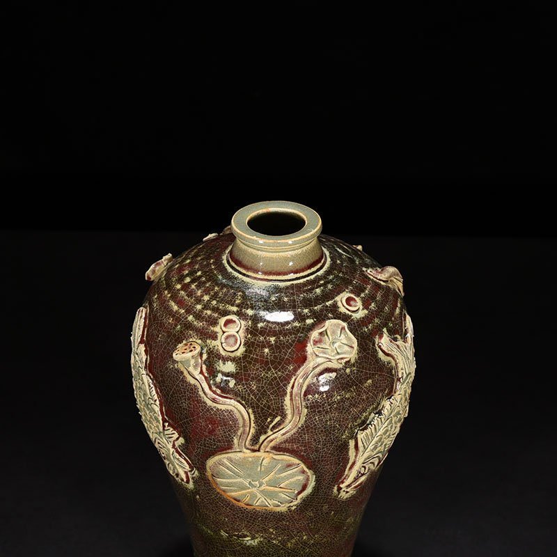 Yuan Dynasty underglaze red plastic fish and algae pattern plum vase