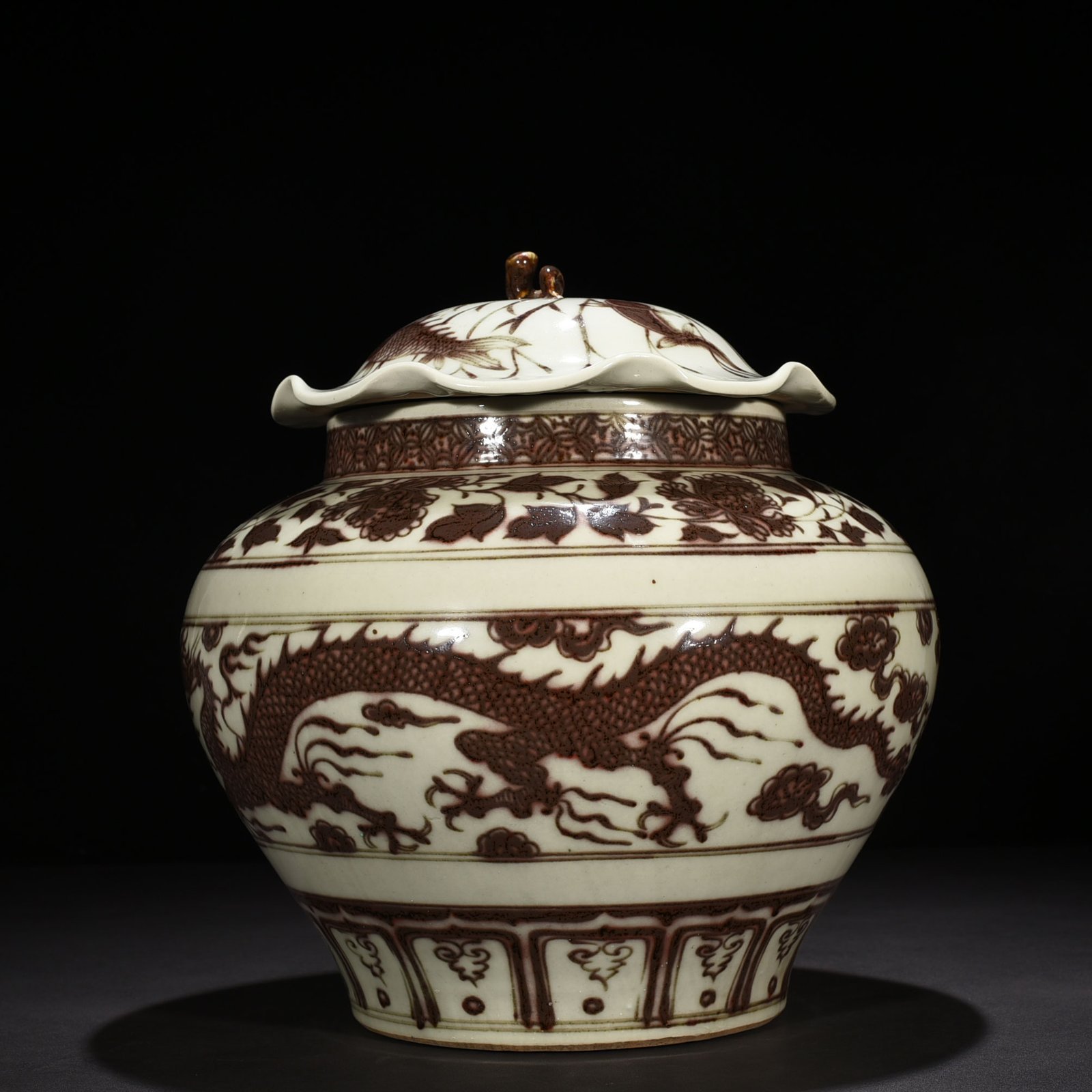 Yuan Dynasty glaze red dragon pattern lotus leaf covered jar