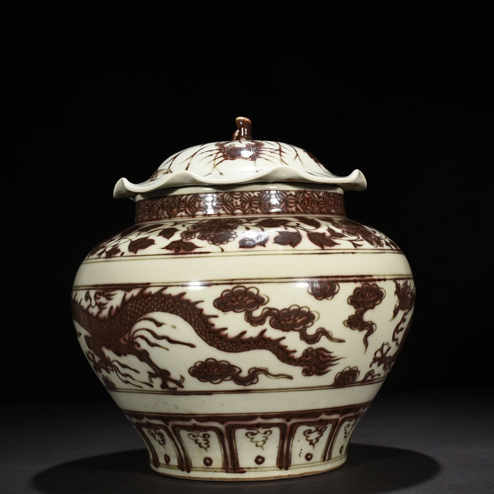 Yuan Dynasty glaze red dragon pattern lotus leaf covered jar